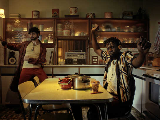 Kitchen Groove, Lounge Staycation