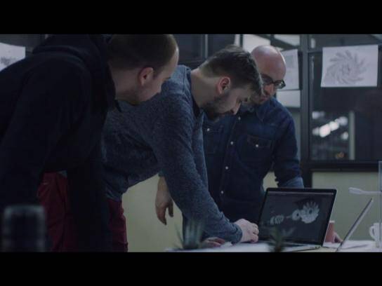 Tele2: Giant Phone • Ads of the World™ | Part of The Clio Network