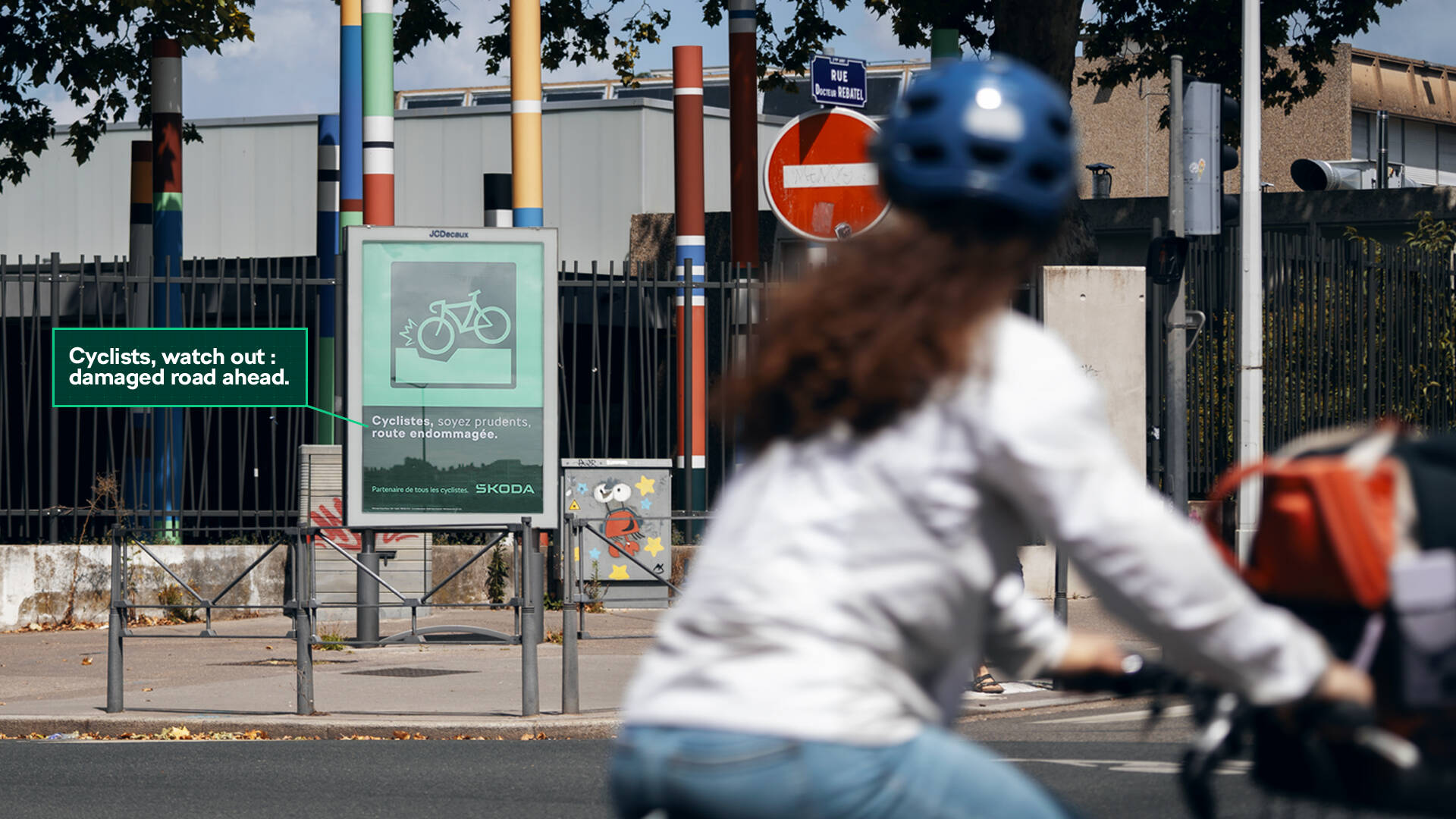 Slide 2 — campaña OOH