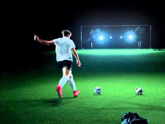 Abby Wambach shoots the lights out