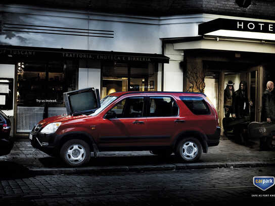 Safe as Fort Knox, Hotel