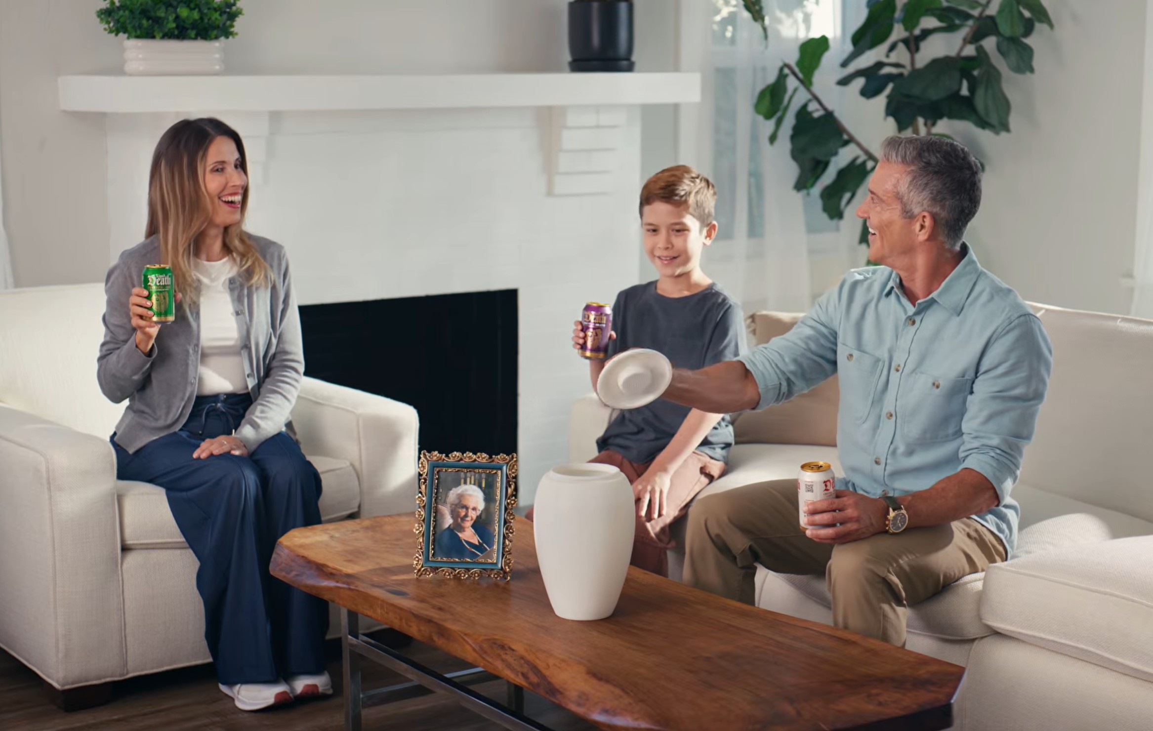  World’s First Music-Streaming Urn Image