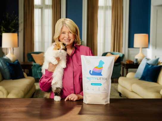 MARTHA STEWART SPEAKS CAT IN LATEST AD CAMPAIGN