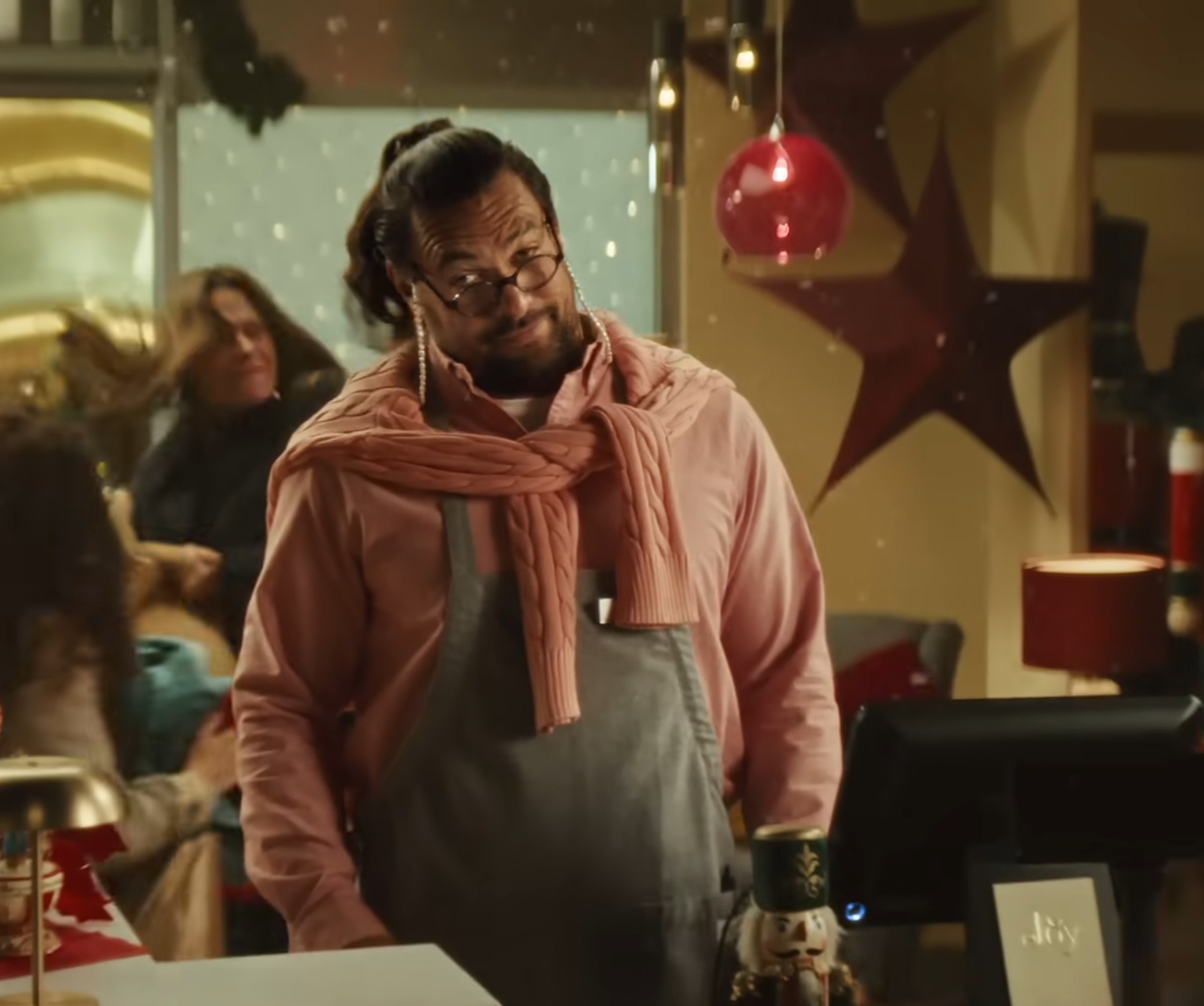 Jason Momoa’s Secret to Stress-Free Holidays Image