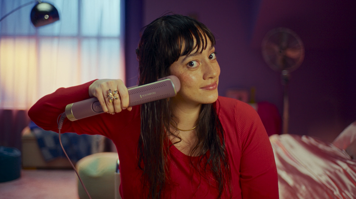 Global multi-channel campaign gets to the root of frizz Image
