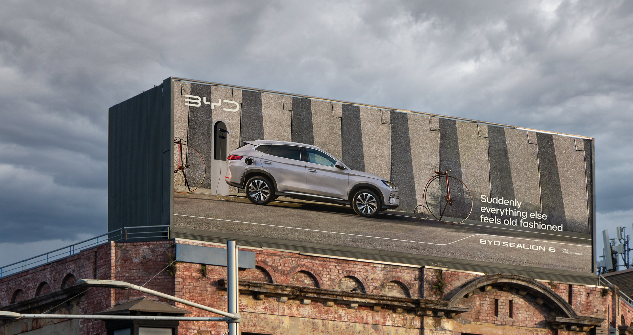 BYD SEALION 6 anuncio Glue Society OOH campaña