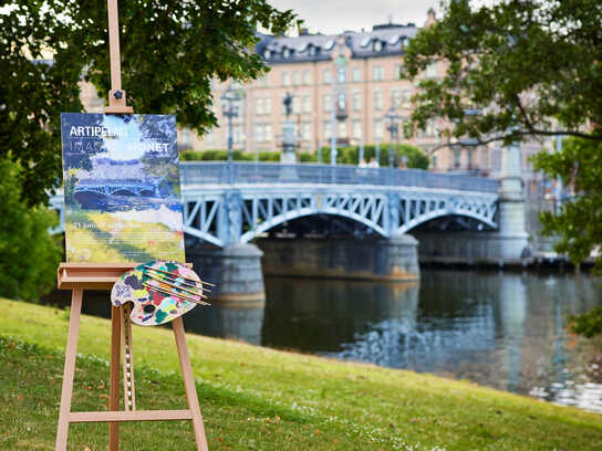 Claude Monet captures Stockholm in a guerilla campaign