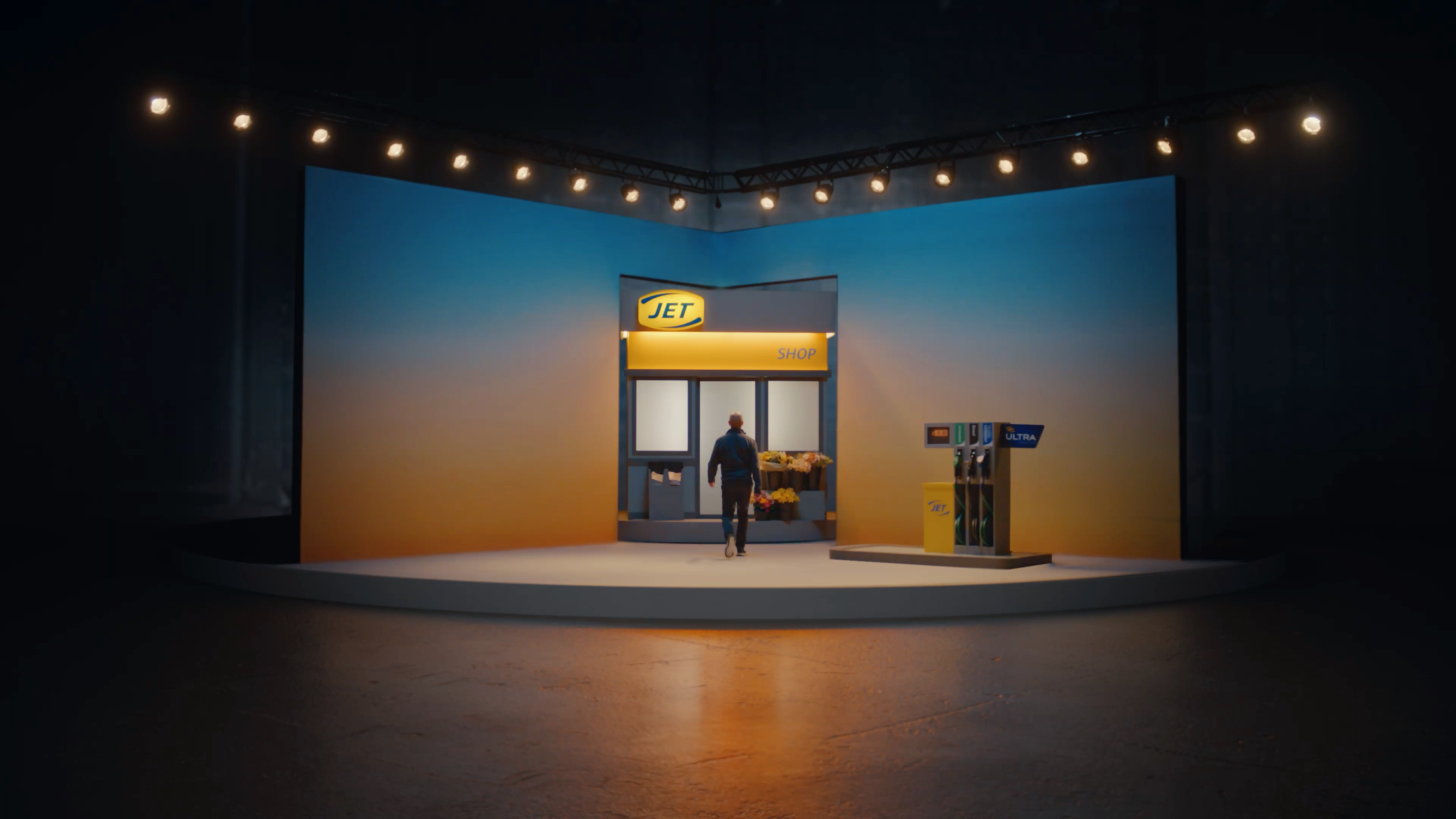 Everyday people take centre stage in JET’s ‘Keep On Moving’ 2025 campaign Image