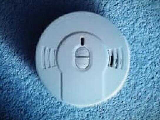 Singing smoke alarms, Smoke alarm battery decorations