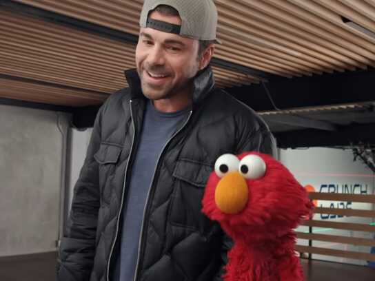  Elmo and Mark Rober’s Merry Giftmas